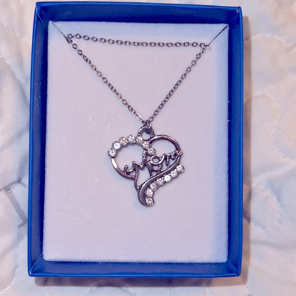 Brand new necklace